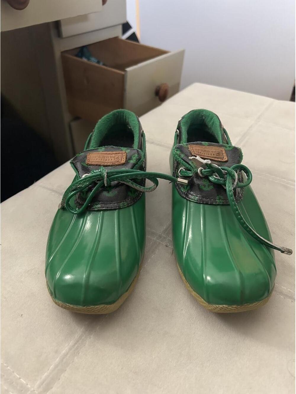 Green Sperry Top-Sider duck boots with anchor pattern on the upper size 7.5